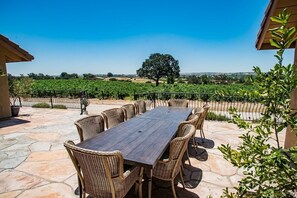 Outdoor dining - Hacienda in Solitude Vineyard-Graceful Elegance Surrounded by Vineyards! (Paso Robles)