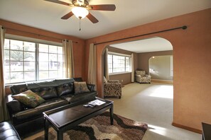 Smart TV - COF House--Access to Everything Paso Robles! (Paso Robles)