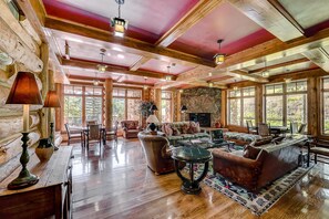 TV, fireplace, DVD player, books - Gorgeous, True Ski-in/out Condo in Bear Paw Lodge with On-Site Pool & Hot Tub (Avon)