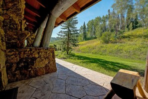 Terrace/patio - Gorgeous, True Ski-in/out Condo in Bear Paw Lodge with On-Site Pool & Hot Tub (Avon)