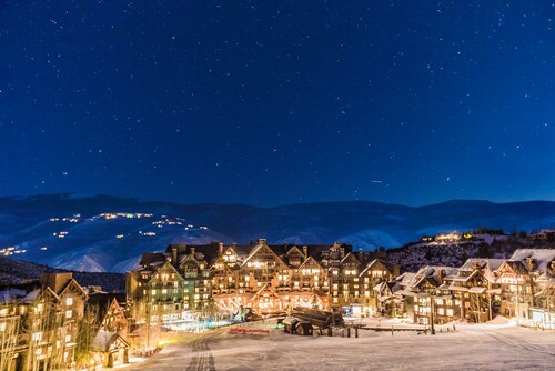 Gorgeous, True Ski-in/out Condo in Bear Paw Lodge with On-Site Pool & Hot Tub