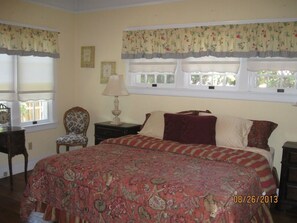 3 bedrooms, iron/ironing board, WiFi (free), bed sheets - Historic Craftsman + Garden Patio | Walk to Downtown | Jany House Downtown (Paso Robles)