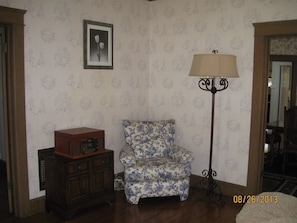 Interior - Historic Craftsman + Garden Patio | Walk to Downtown | Jany House Downtown (Paso Robles)