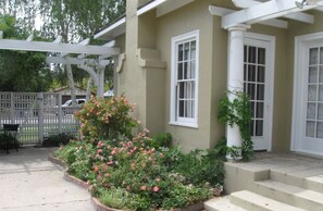 Exterior detail - Historic Craftsman + Garden Patio | Walk to Downtown | Jany House Downtown (Paso Robles)