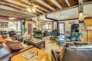 Interior - Jasper '7 Timbers' Cabin on 10 Acres w/ a Creek! (Jasper)