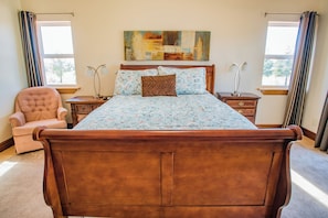 4 bedrooms, desk, iron/ironing board, WiFi (free)