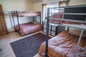 4 bedrooms, desk, iron/ironing board, WiFi (free)