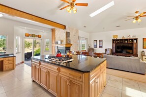 Interior - Uvae--Endless Views and Endless Privacy in Paso Robles Wine Country! (Paso Robles)