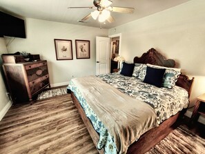 4 bedrooms, iron/ironing board, WiFi (free), bed sheets