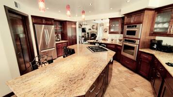 Fridge, microwave, dishwasher, coffee/tea maker