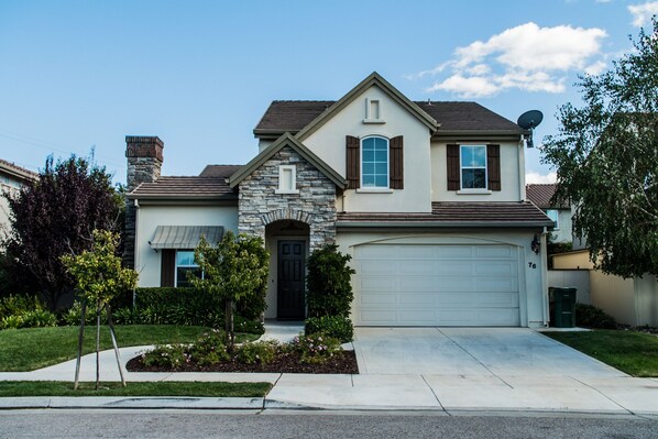 Exterior - Navajo Trail-East Side Home with River Trail Access, Lap Pool, Spa and More! (Paso Robles)