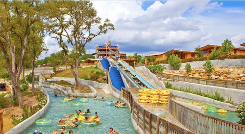 Pecan Shores: Waterfront + Mins to NBTX & Schlitterbahn + Large Shady Yard + Covered Dock