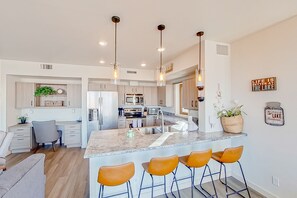 Fridge, microwave, oven, stovetop - 2nd-floor condo with heated pool, hot tub, balcony, fireplace, mtn views, & W/D (Chelan)