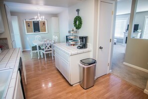 Dining - Firepit + Deck BBQ | Walk to Downtown Tasting Rooms | Vintage Paso (Paso Robles)