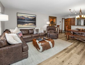 Televisor, llar de foc i reproductor de DVD 