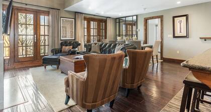 Tyylikäs ja moderni kattohuoneisto Beaver Creek -sisäänkäynnin yhteydessä, yksityisellä kuljetuksella