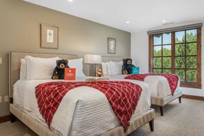 4 habitaciones, tabla de planchar con plancha, internet y ropa de cama