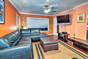 TV, fireplace, Netflix, streaming services - Downtown Anchorage Home, 1 Block to Coastal Trail! (Anchorage)