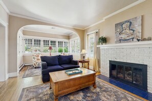 TV, fireplace, DVD player, books