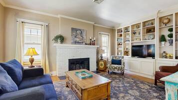 TV, fireplace, DVD player, books