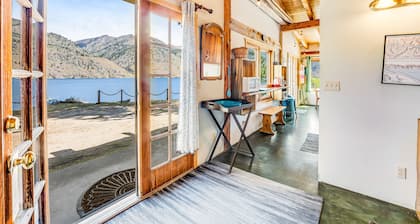 Secluded lakefront home with dock, deck, gas grill and amazing views