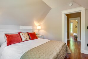 2 quartos, espaço de trabalho para notebook