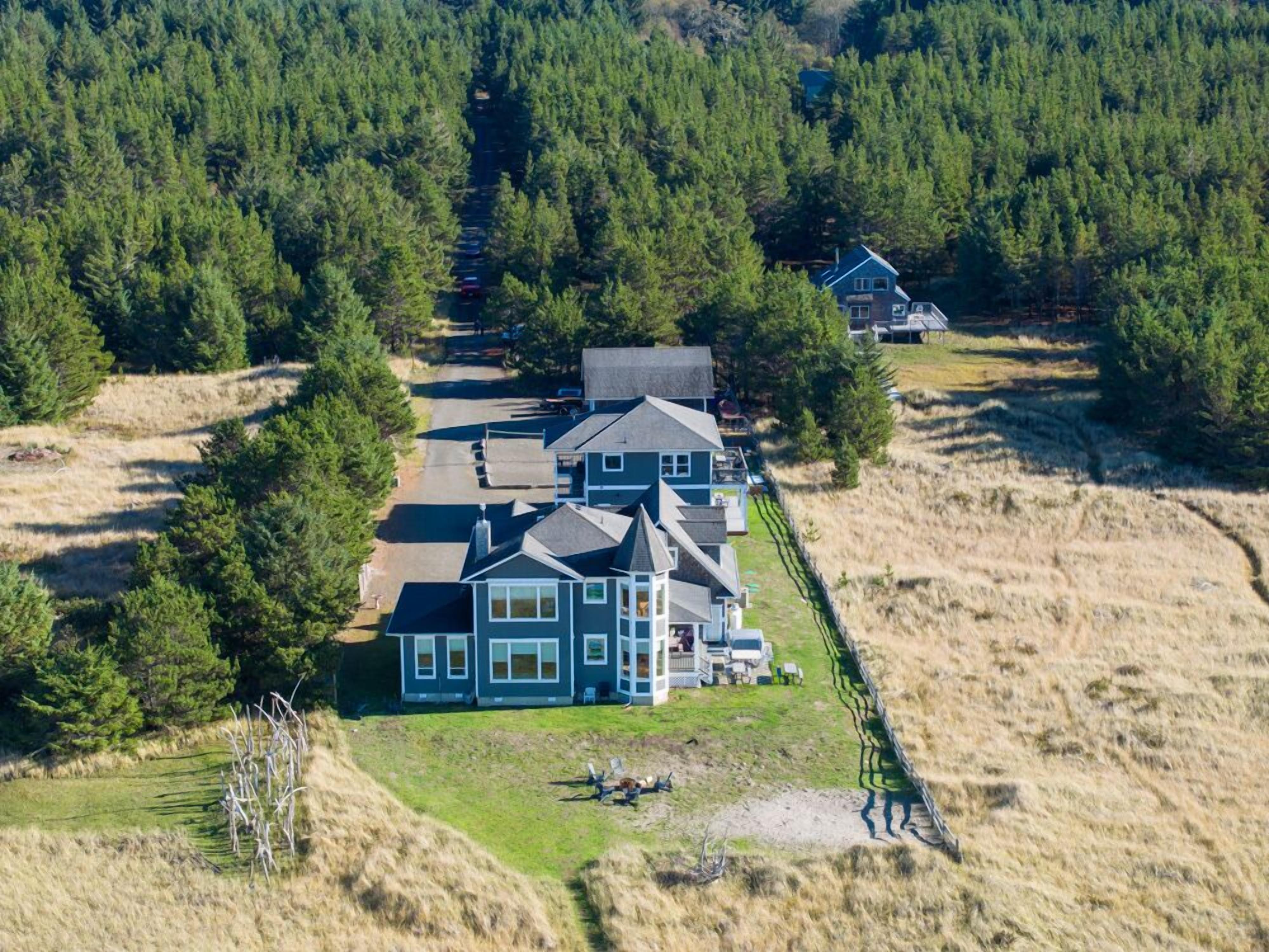 AMAZING OCEAN VIEW, Pets Ok, HOT TUB, VBall, Pool & Ping Pong Table (Knole)