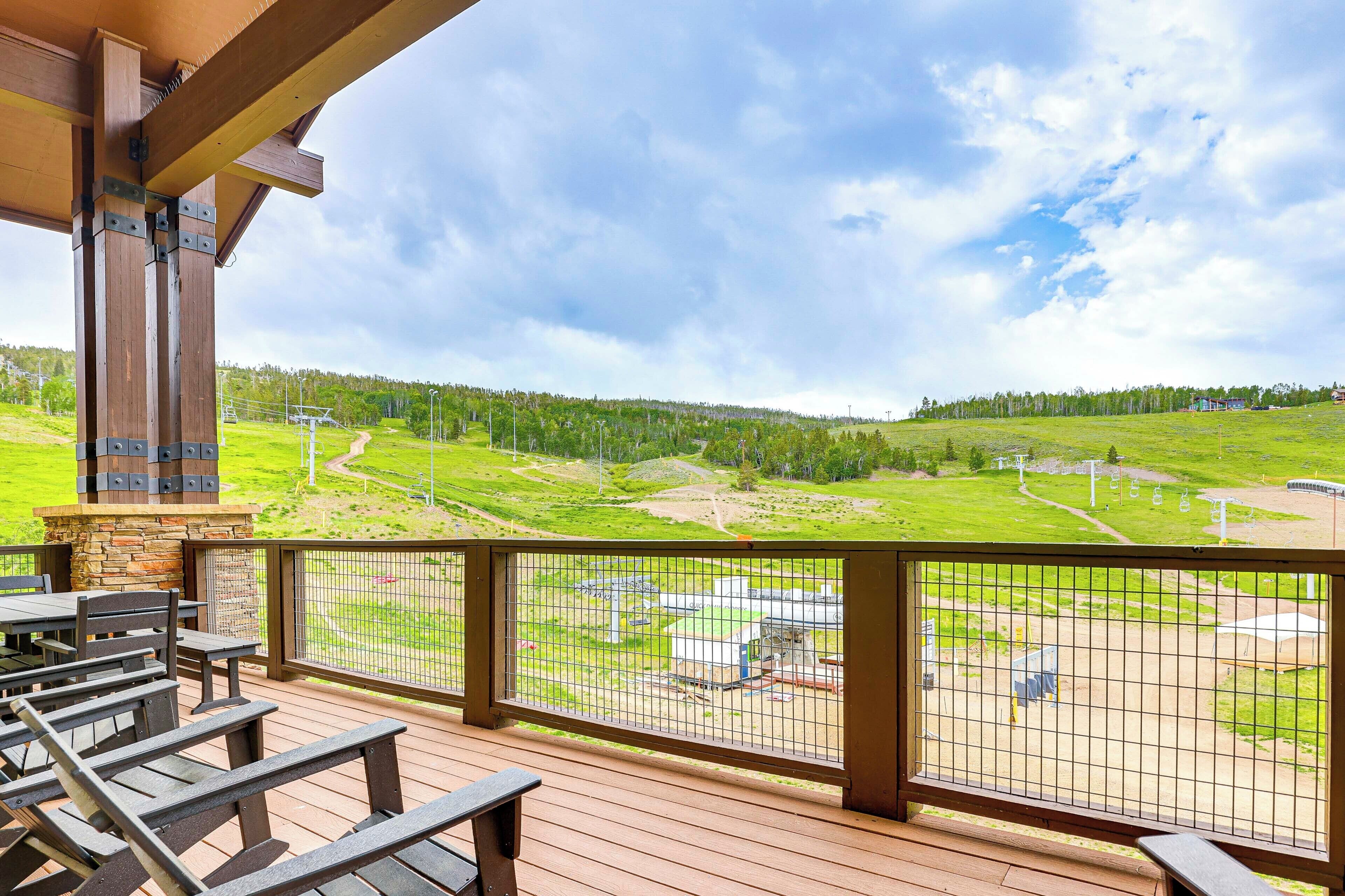 Ski-In/Ski-Out Granby Penthouse w/ Mountain Views!