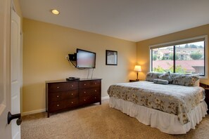 2 bedrooms, iron/ironing board, free Internet, bed sheets