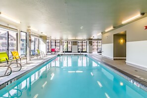 屋内プール、温水プール