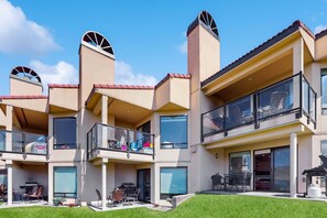 Exterior - Lake and pool-view condo with beach access, 5 pools, hot tub, & balcony (Chelan)