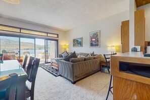 TV, fireplace, DVD player, foosball - Charming Lakefront Condo with a Shared Pool and Hot Tub, Dock, and Free WiFi (Chelan)