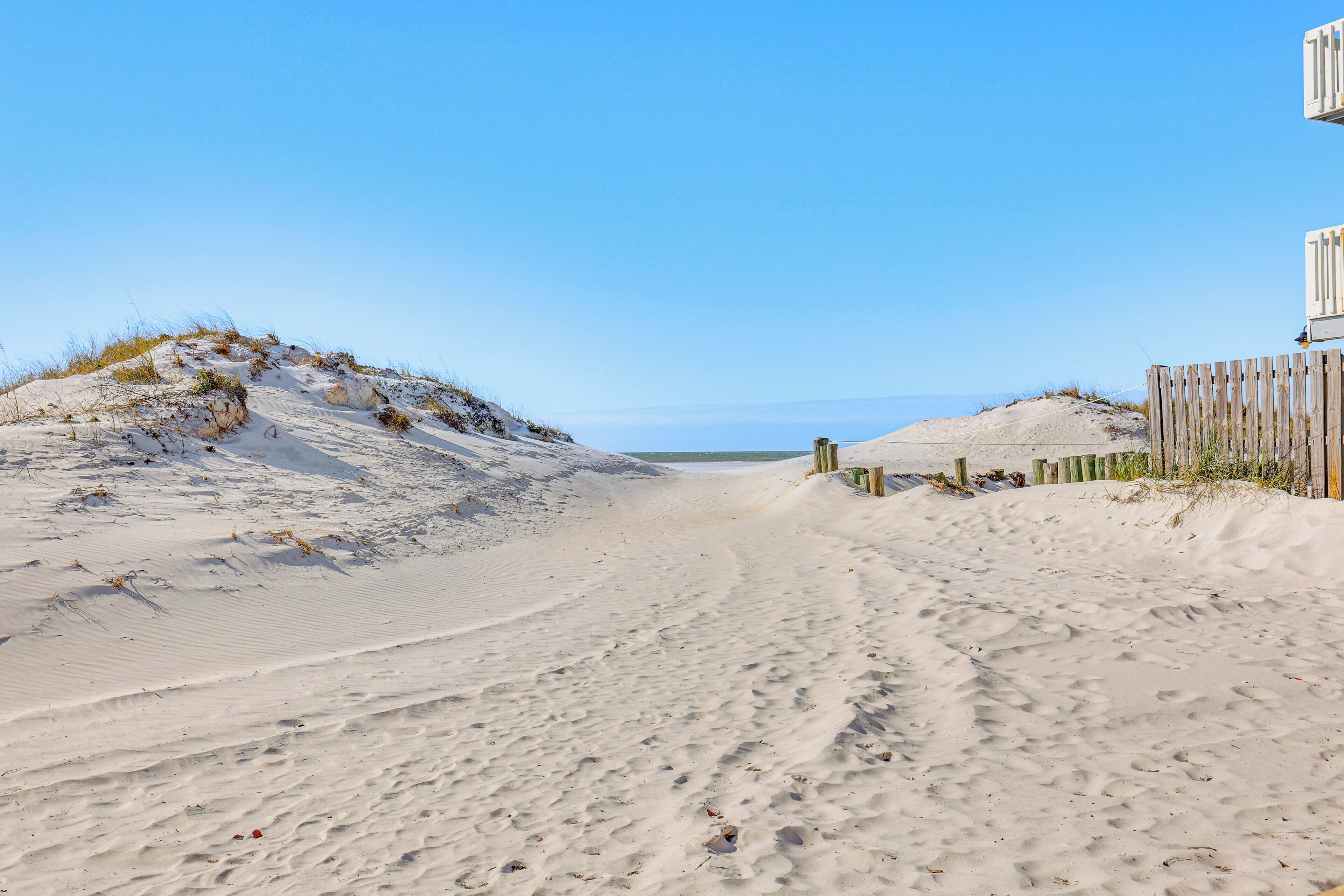 På stranden