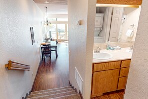 Towels - Lakefront condo with amazing views, pool, hot tub, beach access, and fireplace (Chelan)