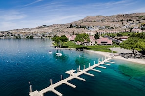 Marina - Cozy Condo with Lake & Mountain Views, Pool, Hot Tub & Dock (Chelan)