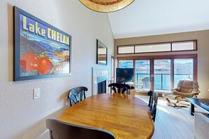 Dining - Lakefront Condo with WiFi - Dock Features Shared Hot Tub & Pool (Chelan)