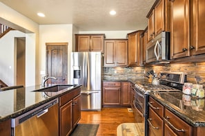 Fridge, microwave, stovetop, dishwasher