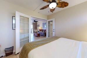 1 bedroom, iron/ironing board, Internet, bed sheets - Cozy Waterfront Condo with Pool & Private Deck - Stunning Views from Every Room (Lahaina)