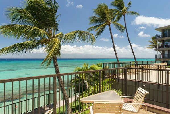 Property grounds - Cozy Waterfront Condo with Pool & Private Deck - Stunning Views from Every Room (Lahaina)