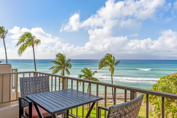 Outdoor dining - Waterfront Condo with Resort Pool & Hot Tub - Short Drive to Lahaina (Lahaina)