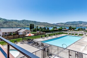 Pool - Bright Waterfront Condo with Lake & Mountain Views, Shared Pools & Hot Tubs (Chelan)