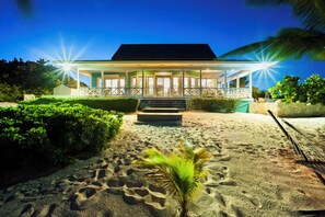 Exterior - Lone Palm: Oceanfront Pool, 2 Free Kayaks, & Wide Beachfront. (Grand Cayman)