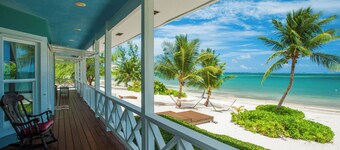 Lone Palm: Designer Beach Villa w / Oceanfront Pool & Wrap-Around portico per le viste al tramonto