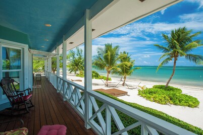 Lone Palm: Oceanfront Pool, 2 Free Kayaks, & Wide Beachfront.