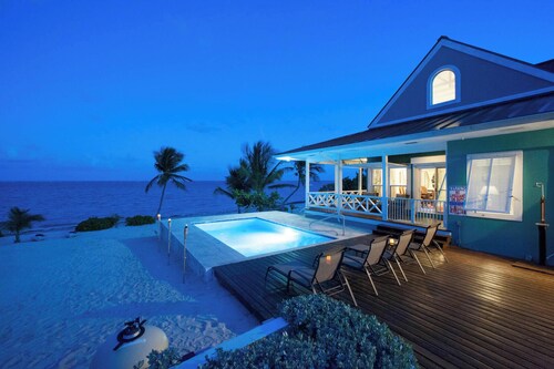 Lone Palm: Oceanfront Pool, 2 Free Kayaks, & Wide Beachfront.