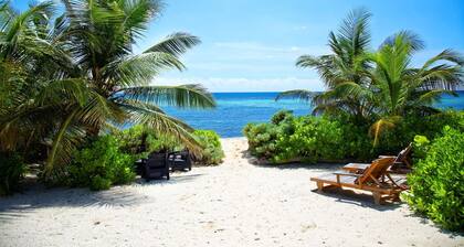 Serenity Sands: 2 BR / 2 BA Villa in Bodden Town, 4 Personen