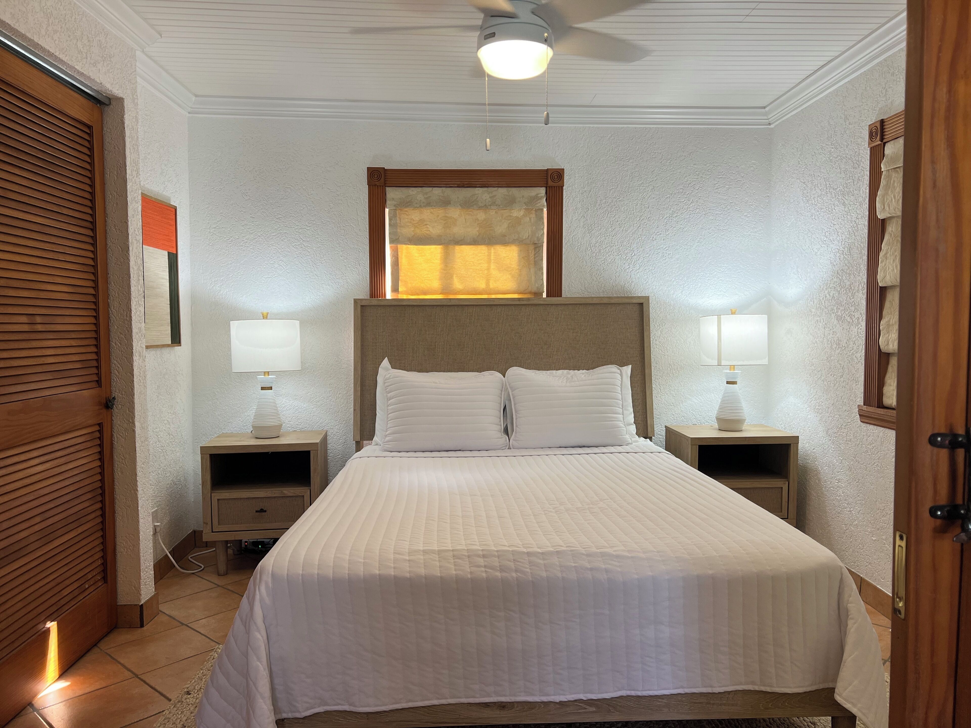 2 chambres, bureau, fer et planche à repasser, accès au Wi-Fi (inclus)