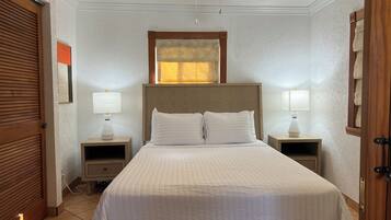 2 chambres, bureau, fer et planche à repasser, accès au Wi-Fi (inclus)