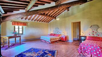7 bedrooms, iron/ironing board, travel cot, free WiFi