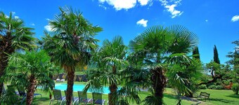 Ainutlaatuinen huvila yksityisellä uima-altaalla, laaja tontti ja ylellinen viimeistely